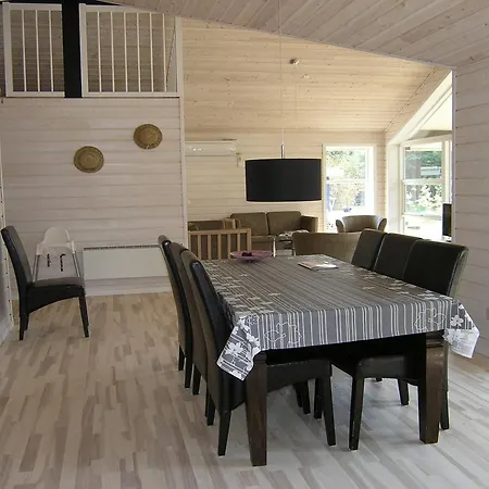 Three-bedroom Holiday In * Hals