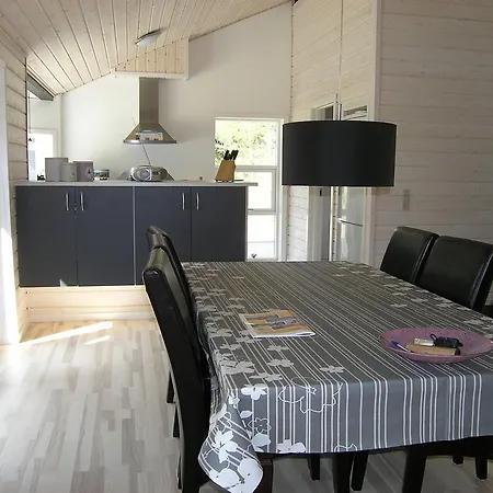 Three-bedroom Holiday In * Hals
