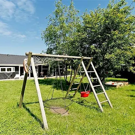 Three-bedroom Holiday In * Hals
